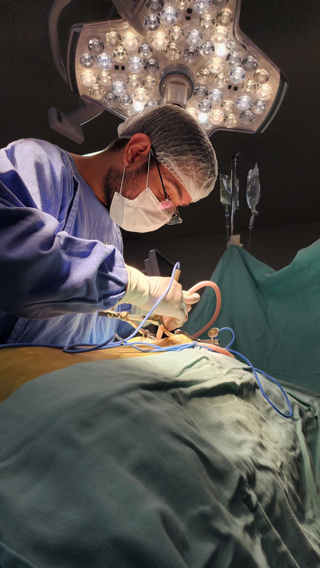 Dr. Caio Átila Saloio, neurocirurgião CRM-GO 25523 RQE 21278